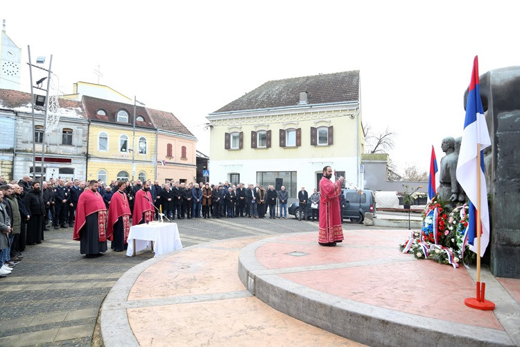 Širom Srpske odavanje počasti onima koji su je stvarali (FOTO)