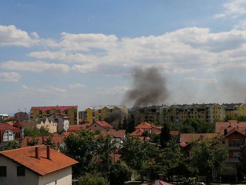 Gori automobil u Bijeljini, u toku intervencija vatrogasaca