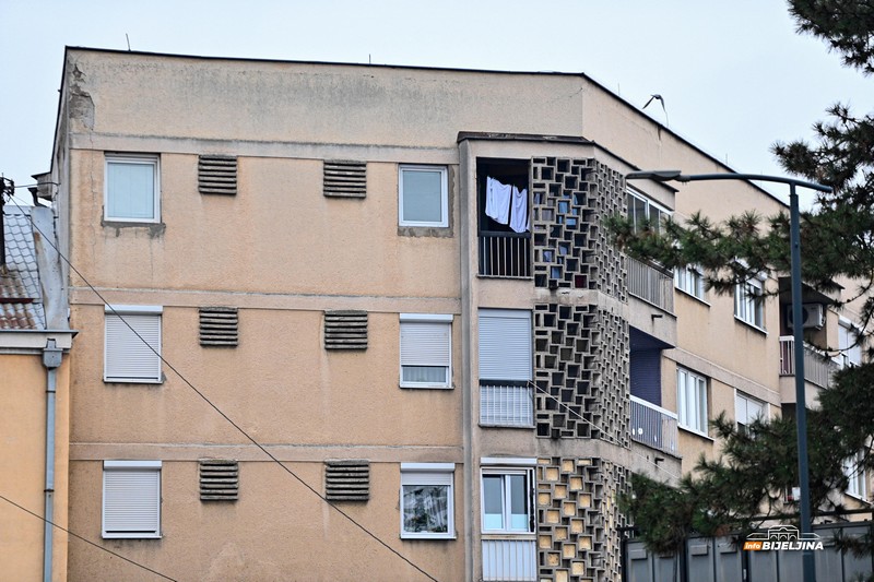 Inspektori posjetili bijeljinsku zgradu “Supereta”: Napisali kaznu, vodu poslali na analizu (FOTO)