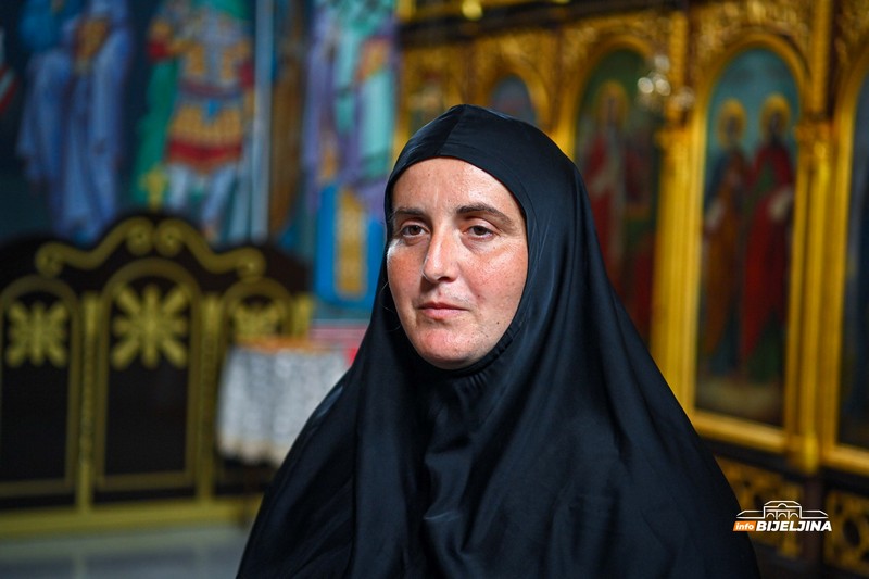 InfoBijeljina u Dragaljevcu: Brojne kuće zaključane, a nekad se po cijeli dan orila pjesma (FOTO, VIDEO)