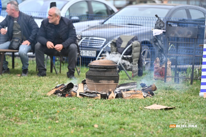 Otvoren „Mitrovdanski vašar 2023“ – od svadbarskog kupusa i fijakera do ukrasne živine (FOTO)