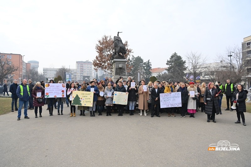 Bijeljina: Počeo protest radnika vrtića, gradonačelnik doveo šefove odjeljenja (FOTO)