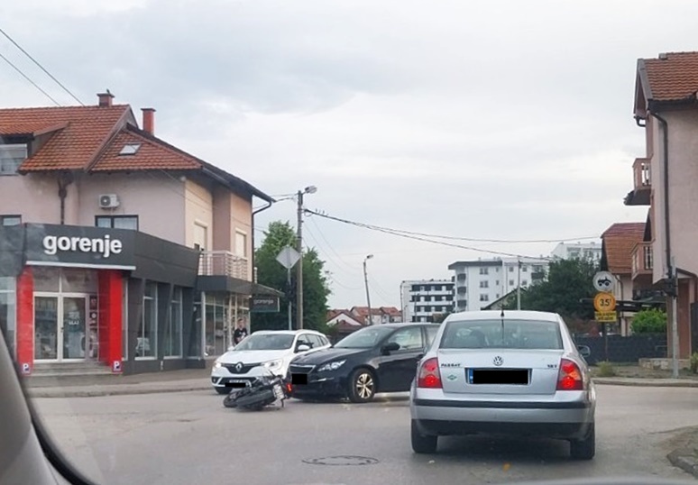 Bijeljina: Sudar vozila i motocikla, saobraćaj usporen (FOTO)