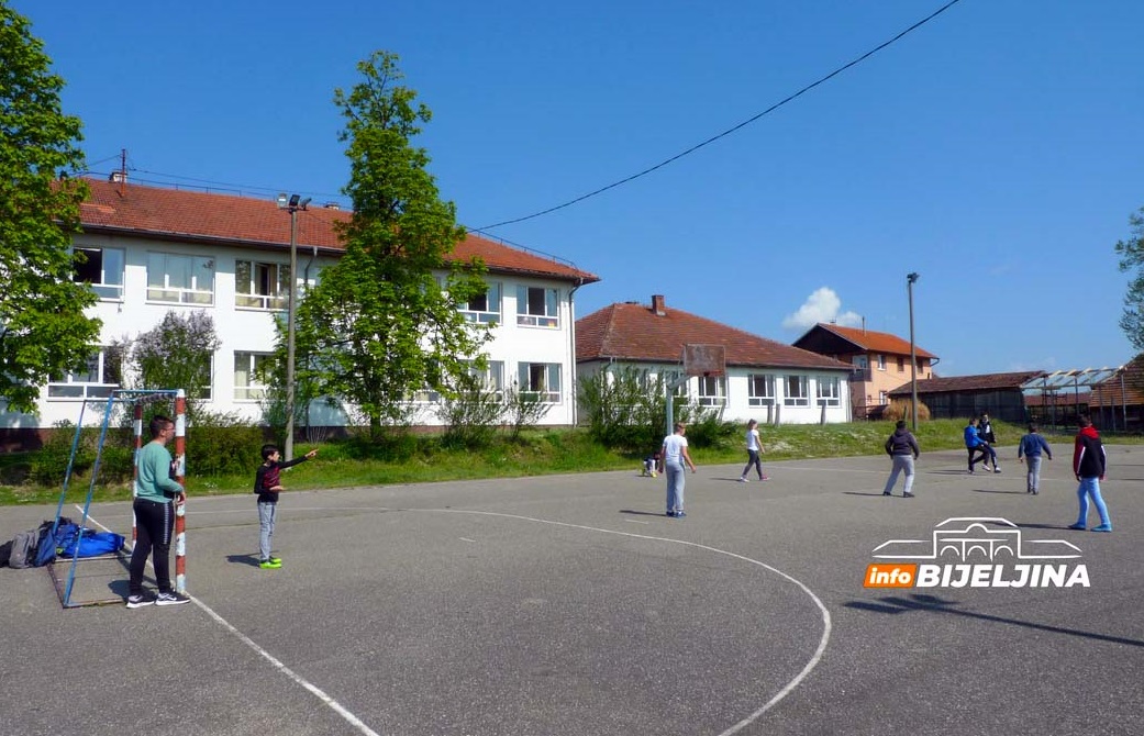 Dragaljevac Gornji: U četiri od ukupno dvanaest škola nema prvačića (FOTO)