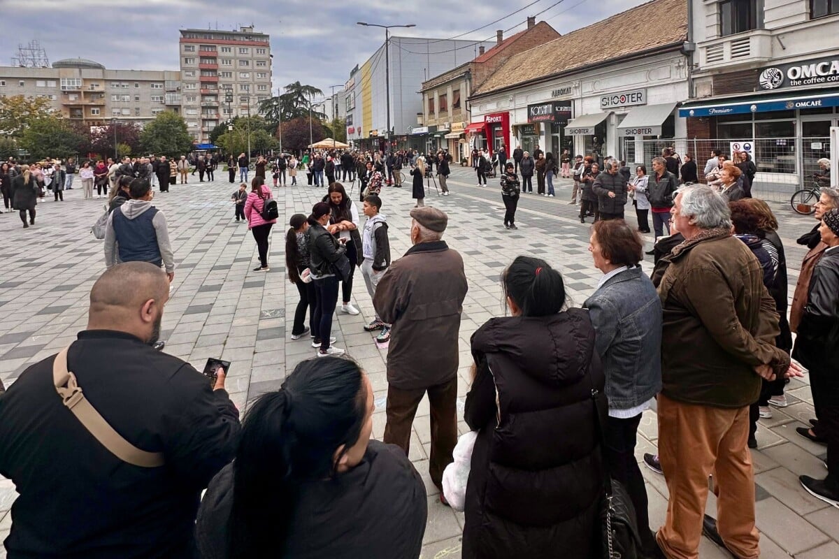 Stotine građana Bijeljine okupilo se u čast Halida Bešlića, mališani pjevali najveće hitove