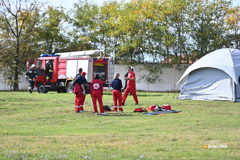 Bijeljina: Višenamjenske terenske jedinice Crvenog krsta RS pokazale obučenost u slučaju katastrofa (FOTO)