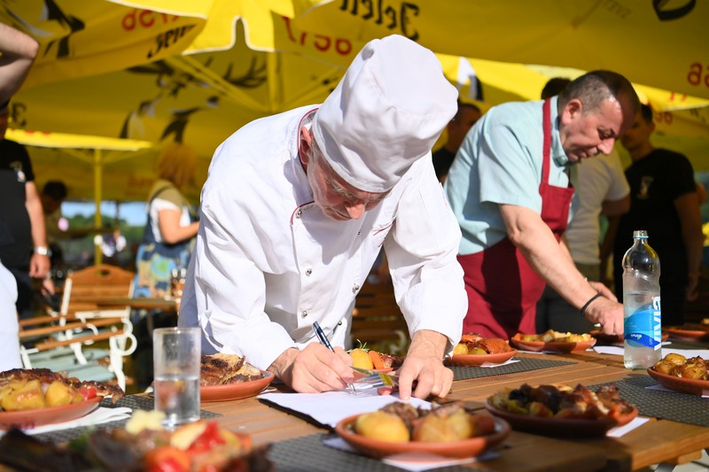 “Sač fest” okupio više od 1.000 ljubitelja druženja: Prva nagrada za “Medaljon promet” (FOTO)