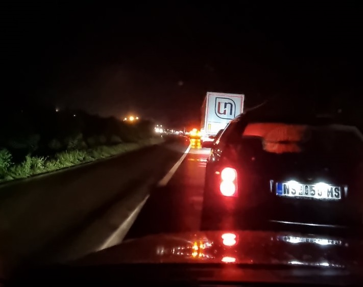 TEŠKA NEZGODA NA PUTU BRČKO - BIJELJINA Motociklista zadobio povrede opasne po život