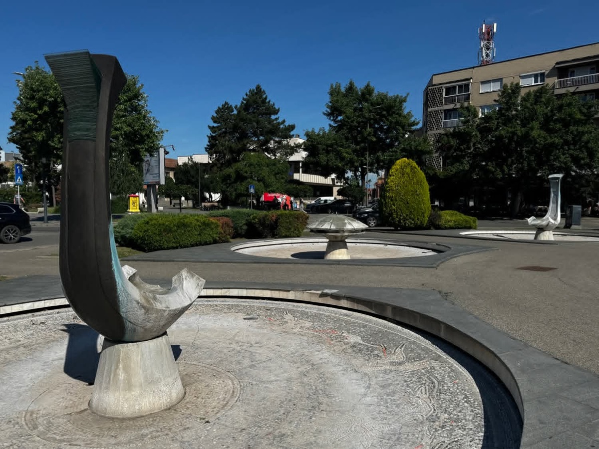 Bijeljina: Ne rade fontane ispred Gradske uprave, nadležni otkrili razlog i najavili sanaciju ploča