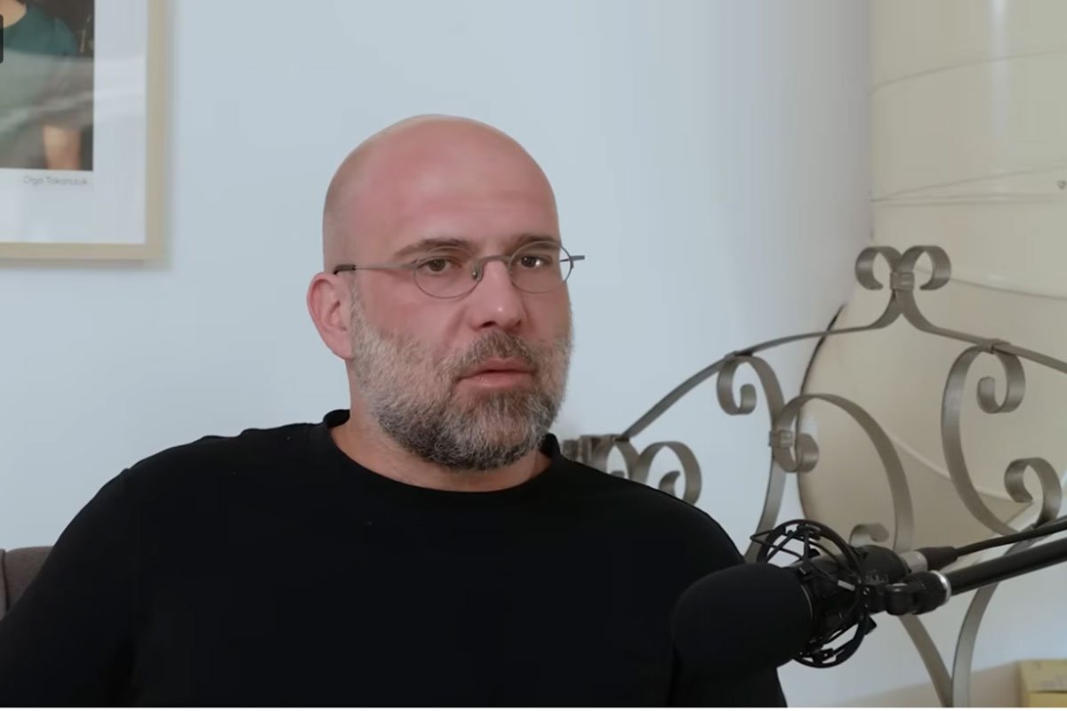 Saslušan teolog zbog kritike vlasti: Pred crkvenim sudom dočekali ga studenti