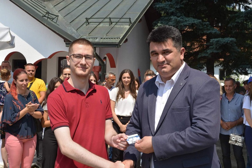 Slava SDS-a Opštinskom odboru Lopare pristupilo stotinu mladih članova  (FOTO)
