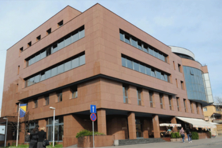 Koliko ćemo platiti carine na poklon iz inostranstva?