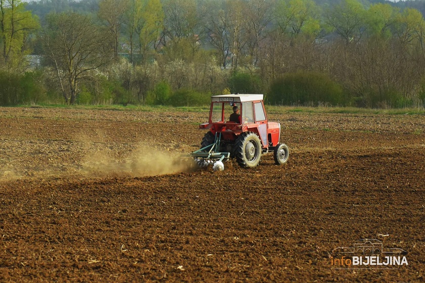 Podjela travno-djetelinskih smjesa zadrugama iz brdsko-planinskih područja