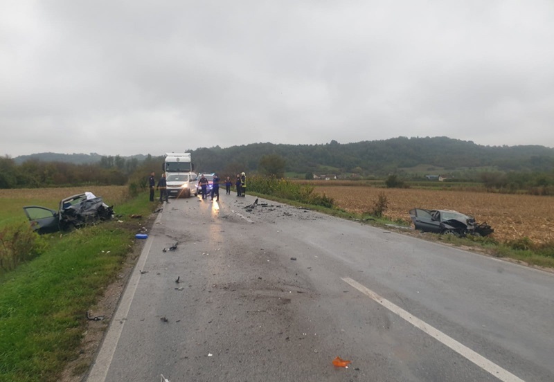 Stravična saobraćajka: Modričanin poginuo, Dobojlija u besvjesnom stanju