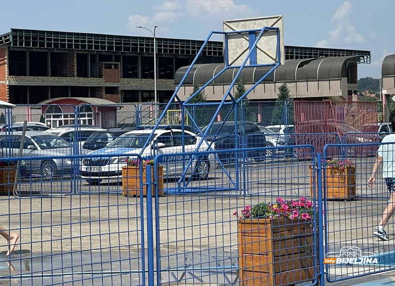Tragedija u Ugljeviku: Utopio se mladić u bazenu (FOTO)