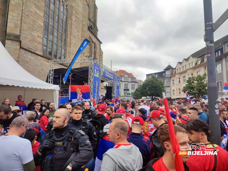 InfoBijeljina sa navijačima Srbije: Odlična atmosfera pred meč sa Еngleskom (FOTO)