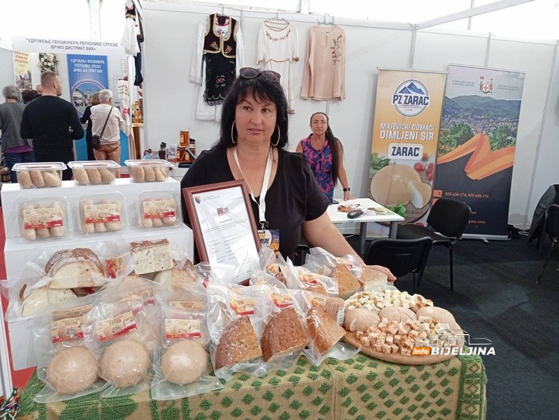Zdenka iz Lopara mjesečno proizvede do 300 kg sira: Potražnja ogromna, kupuju restorani, trgovački lanci, dijaspora... (FOTO)