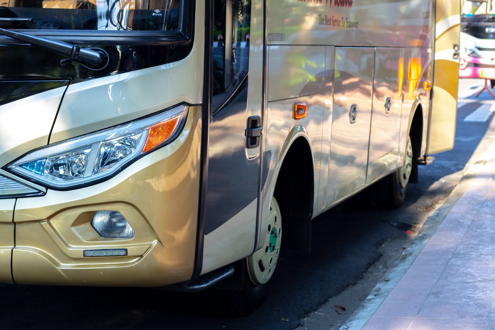 PU Bijeljina: Iz saobraćaja isključen neregistrovan autobus koji prevozi djecu
