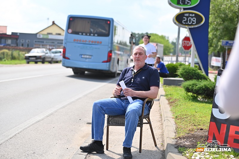 Gradonačelnika Bijeljine dočekalo neprijatno iznenađenje čim je krenuo na put u Banjaluku (VIDEO)