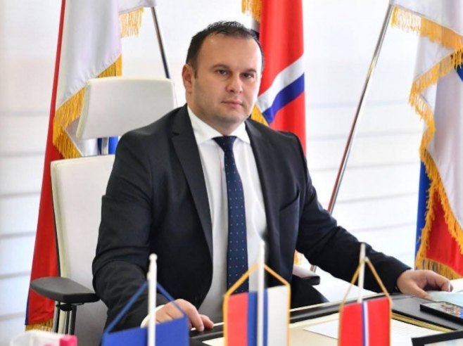 Ćosić: Ne treba da nas brinu zastave takozvane Armije BiH, ovo je naša zemlja