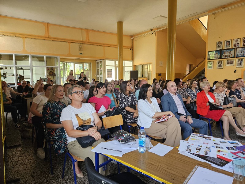 Bijeljina: U OŠ “Vuk Karadžić” priređen kviz “Geografija Evrope” za sedmake (FOTO)