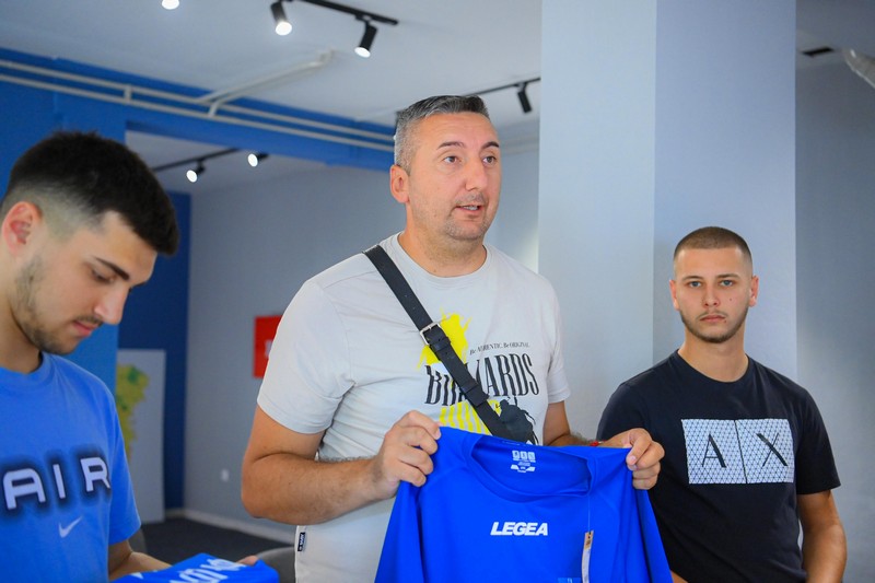 Podrška mladima: PSS Bijeljina donirao sportsku opremu FK “Drina” Amajlije (FOTO)