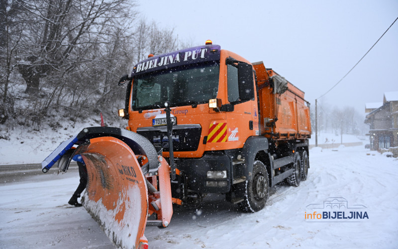 Direktor “Bijeljina puta”: Intenzitet saobraćaja smanjen, to nije saveznik zimskoj službi (FOTO)
