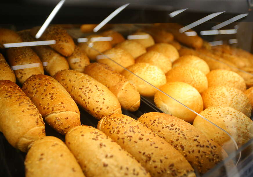 Ekonomska logika u BiH ne postoji: Cijena brašna pala, hljeb poskupio