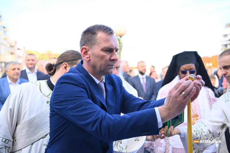 Mitropolit Fotije blagloslovio Ugljevik: Grad vjere, ljudi i budućnosti (FOTO)