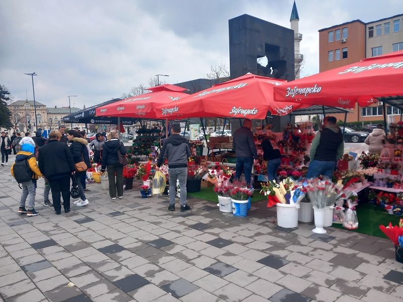 Bijeljina: Bogata ponuda cvijeća za 8. mart, evo šta su Bijeljinci najviše kupovali (FOTO)