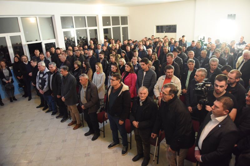 Narodna koalicija u Vršanima: Semberija želi investicije i nova radna mjesta, a ne gradonačelnikovu visoku politiku (FOTO)