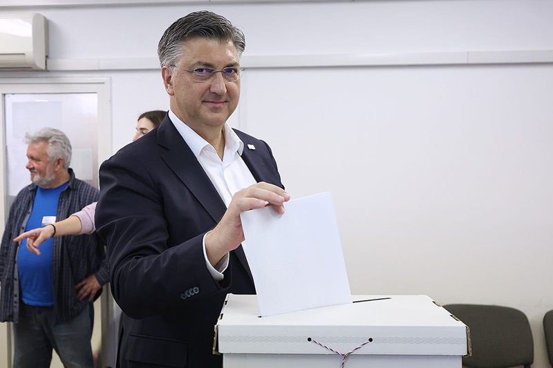Plenković nakon glasanja pričao o BiH: Da li je prekršio izbornu ćutnju?