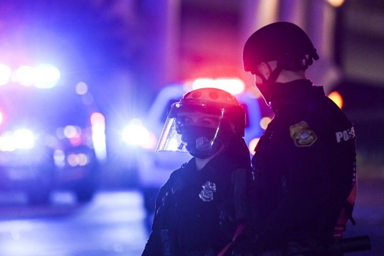 Finiks: Pucnjava u tržnom centru, djevojčica ubijena,osam ranjeno