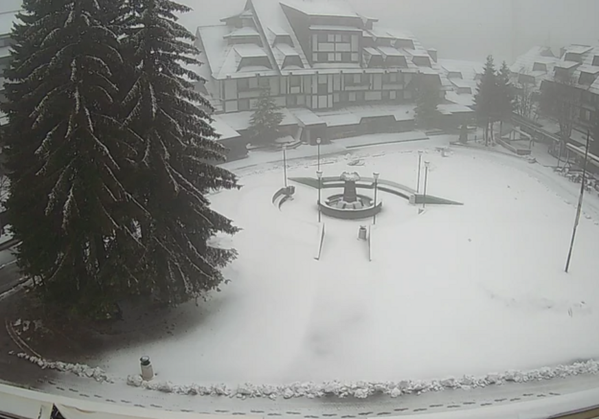 Snijeg ne prestaje da pada: Nove slike mećave sa NAJPOZNATIJE PLANINE u Srbiji