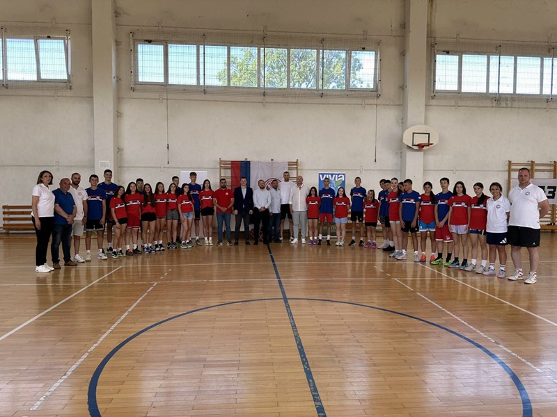 Dvorovi domaćini mladim talentima: Počeo košarkaški kamp za djecu iz cijele Srpske