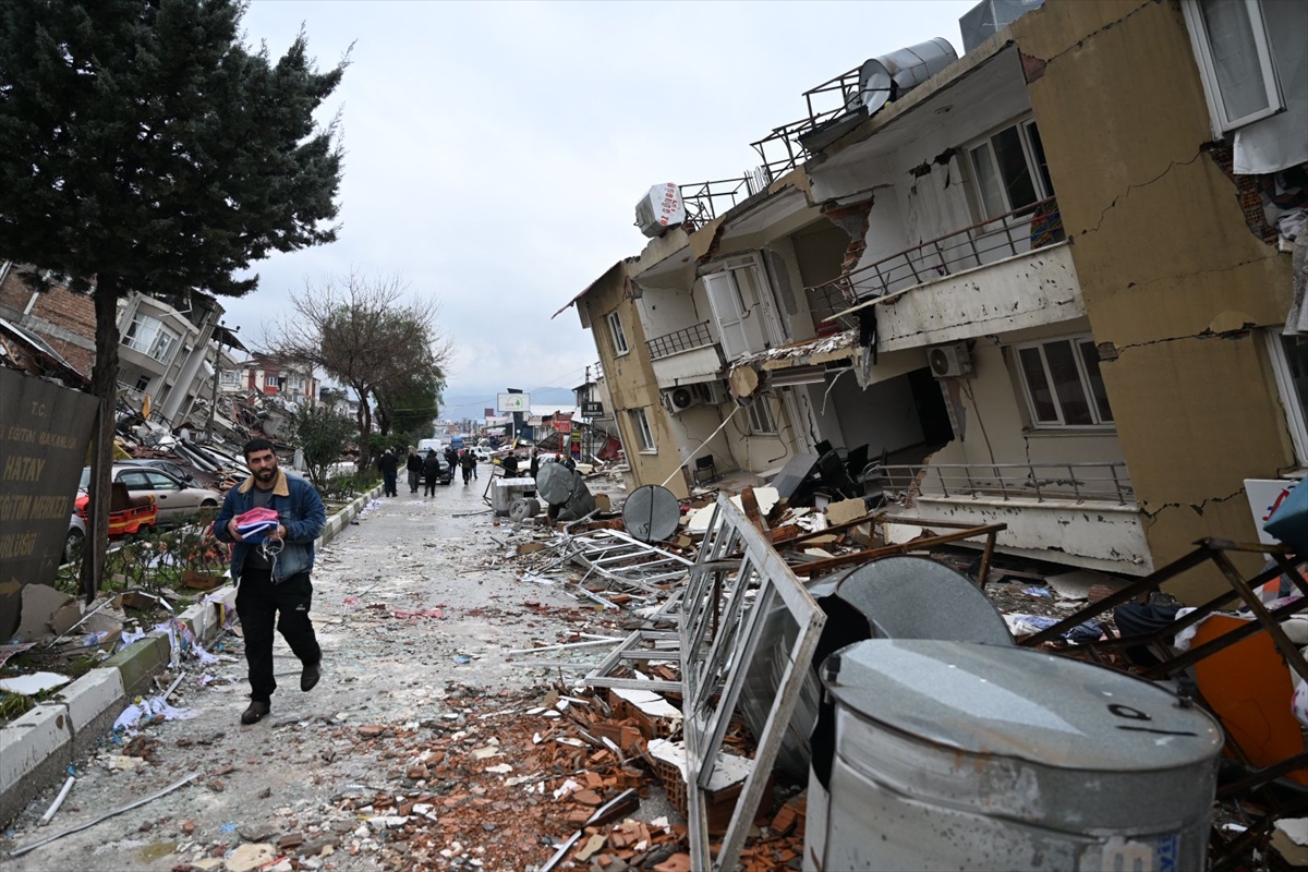 NOVI PODACI U zemljotresu u Turskoj poginula 1.541 osoba, skoro 10.000 povrijeđeno (FOTO, VIDEO)