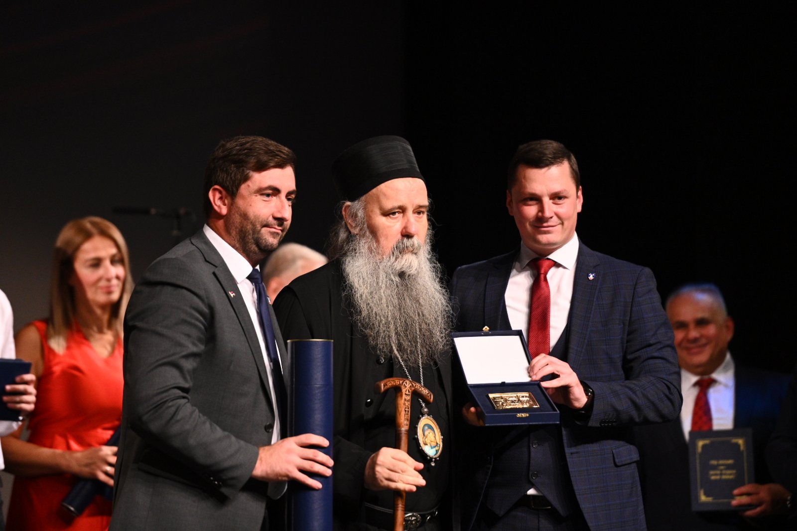 Episkopu Fotiju uručena Povelja grada (FOTO)