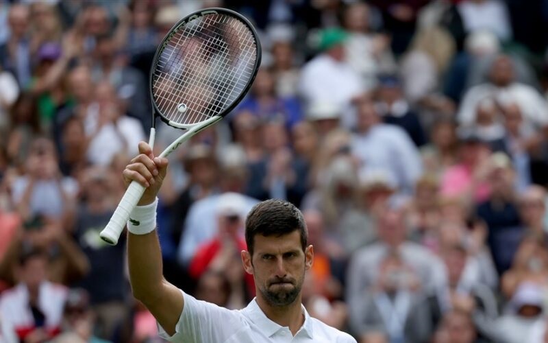 Nole nakon pobjede prišao djevojčici u kolicima i uručio joj mali poklon (Video)