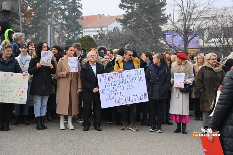 Bijeljina: Počeo protest radnika vrtića, gradonačelnik doveo šefove odjeljenja (FOTO)