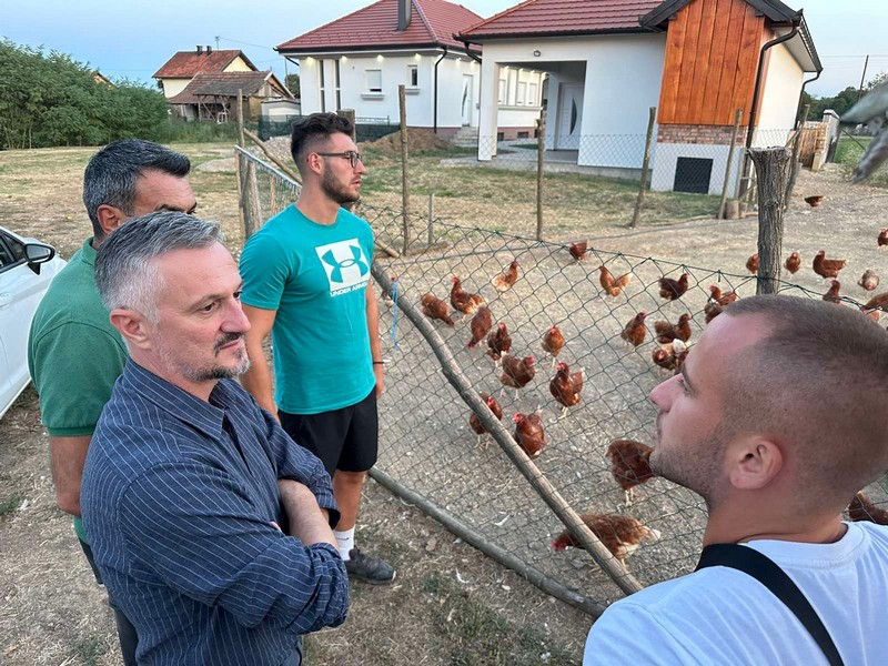 Mile Pejčić pomogao razvoj Farme „5 jaja“ – podrška mladima i preduzetništvu (FOTO)