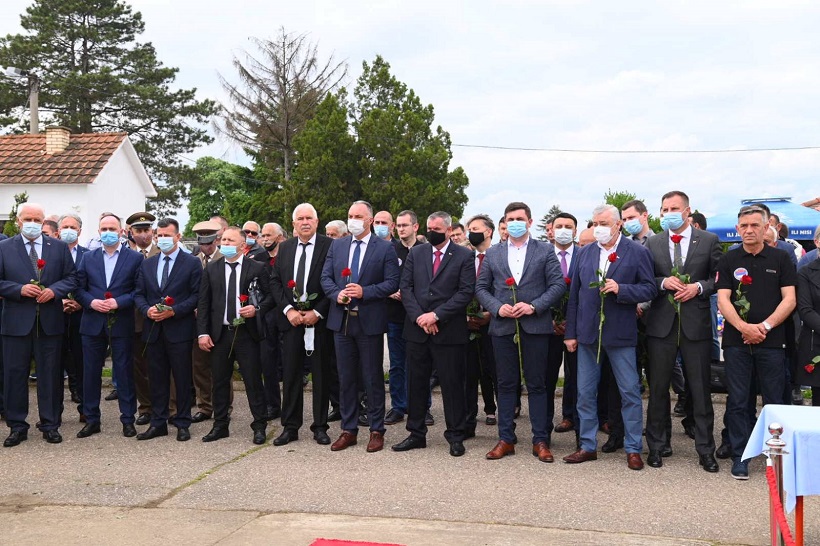 Položeni vijenci kod spomen-kosturnice u Pučilama (FOTO)