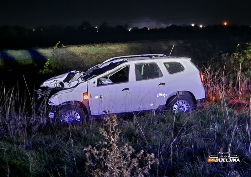 Jezivi prizori na mjestu sudara kod Bijeljine, traktor prepolovljen (FOTO)