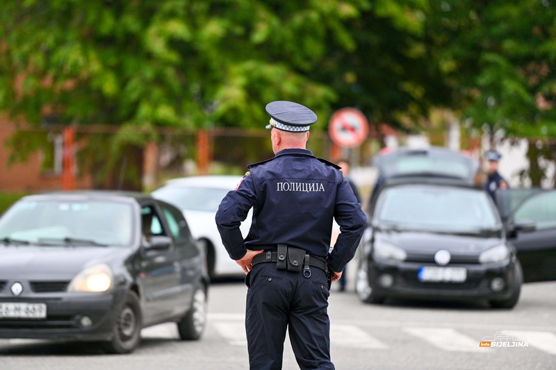 Bijeljina: Počela podjela biračkog materijala, sve nadzire policija (FOTO)