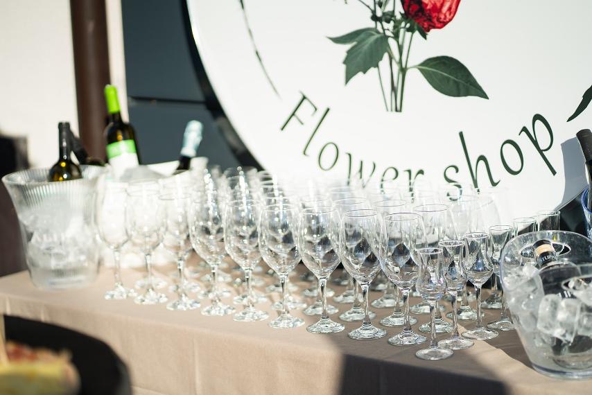 Bijeljinski “Wine and flower shop” proslavio prvi rođendan: Dodatno obogatili ponudu na radost pravih hedonista (FOTO)