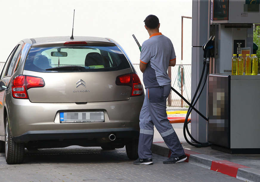 Na pojedinim pumpama benzin pao ispod 3 KM