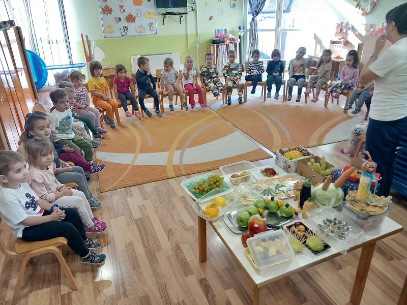 Bijeljina: Počela „Nedjelja zdravog života“, mališani izložili radove od povrća i voća (FOTO)