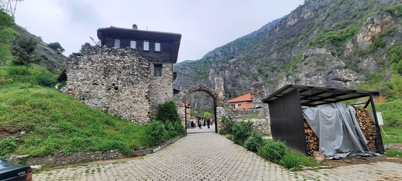 Srpske svetinje na Kosovu i Metohiji: Oaze duhovnosti, identiteta i otpora /FOTO/
