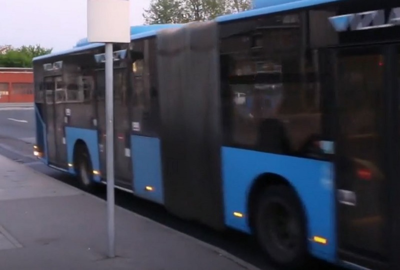UZNEMIRUJUĆE Djevojku autobus vukao po cesti, opisala traumatično iskustvo