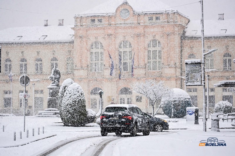 Bijeljina osvanula pod snijegom (FOTO)