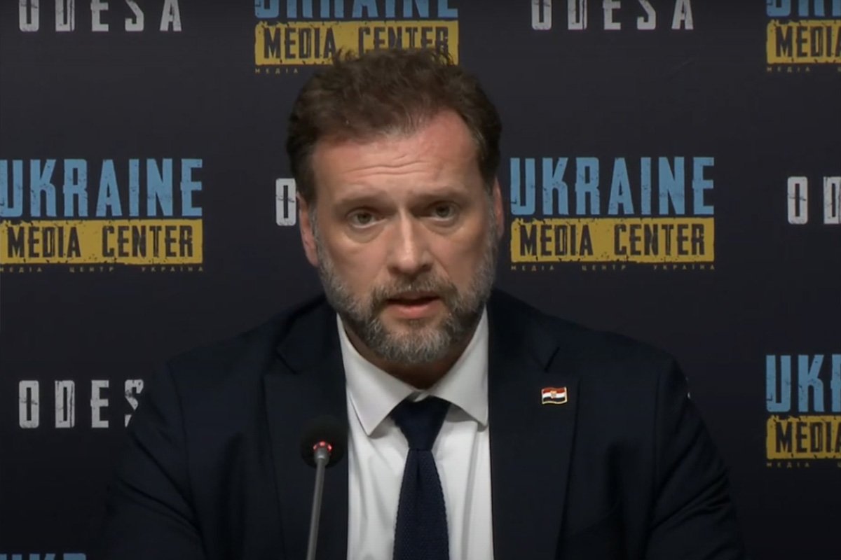 Žestoka borba hrvatskog ministra sa engleskim jezikom (VIDEO)